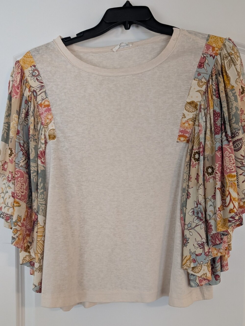 mittoshop Cream Short Sleeve Top with Floral Flutter Sleeves Size L